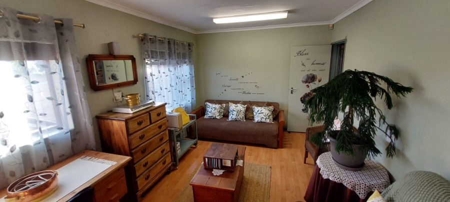 5 Bedroom Property for Sale in Wavecrest Eastern Cape
